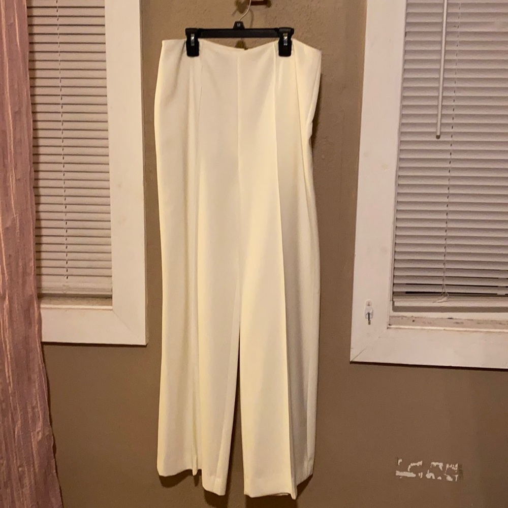 White pleated dress pants NWT